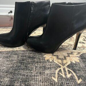 Nine West Round Toe Black Booties Size 8.5 EUC